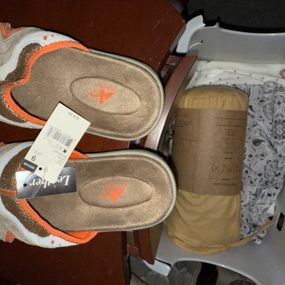 Leather  Orange and Tan Sandals by Athletech Size 9 NWT - Picture 4 of 5